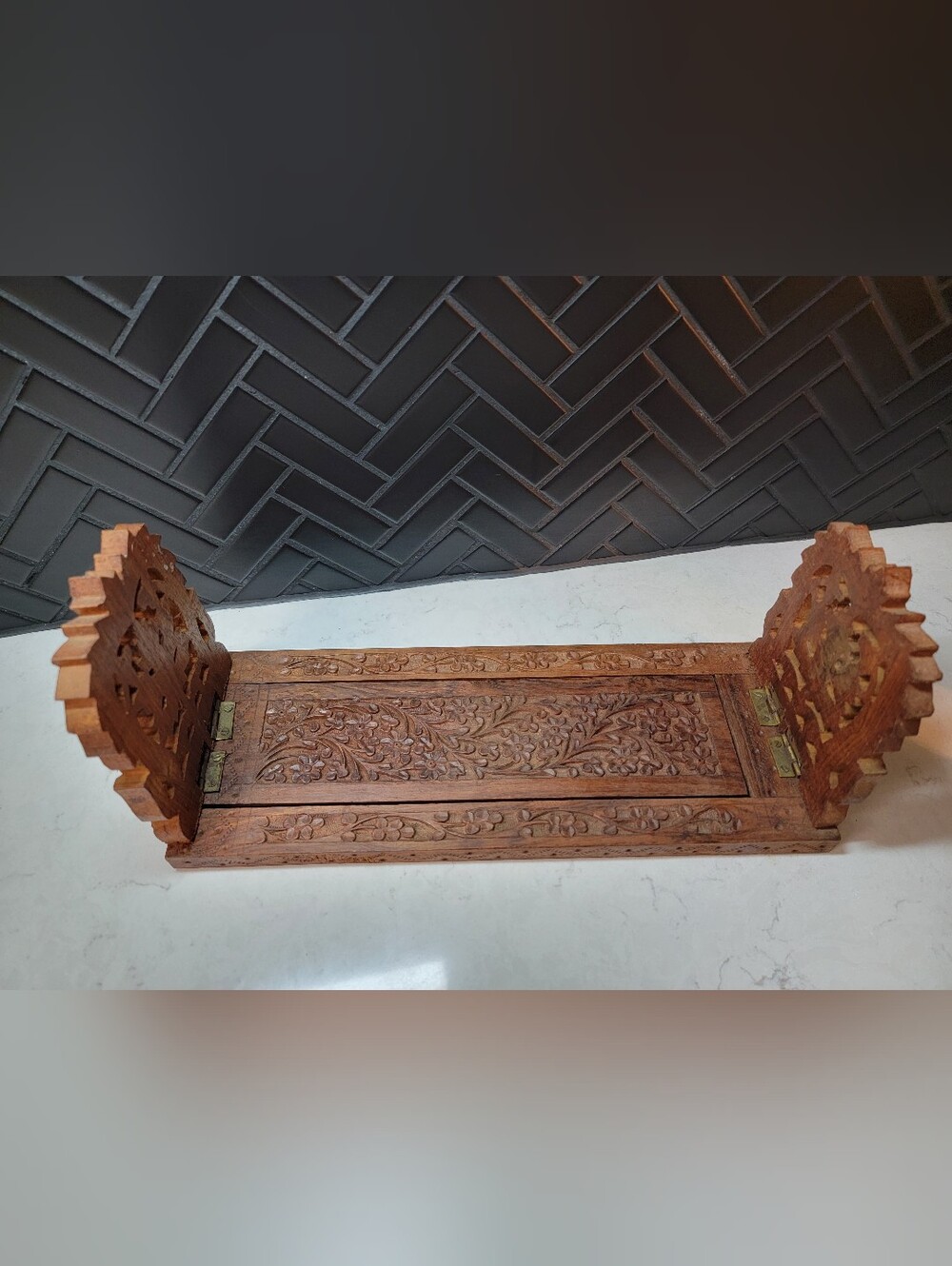Sheesham Hand-Carved Expandable Book Shelf